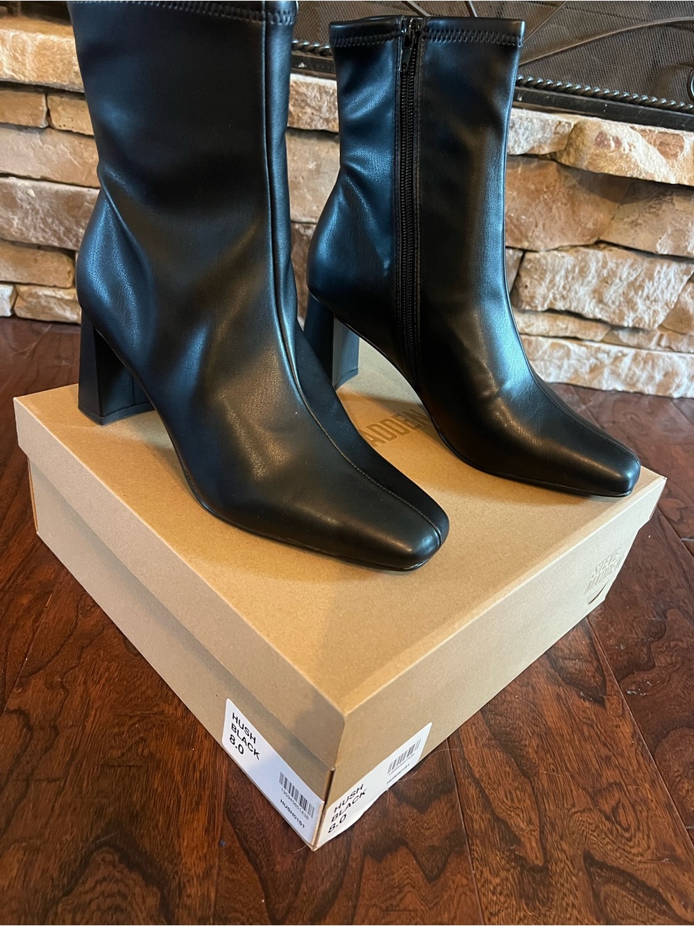 Brand New In Box * Steve Madden HUSH boots - Black
Size 8